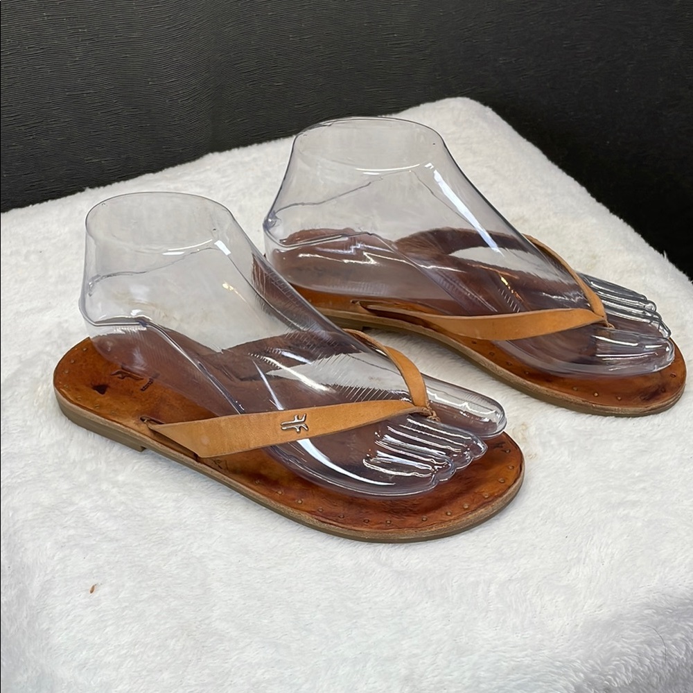 FRYE AND CO Tan Sandals with Modern Leather Strap